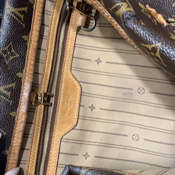 Authentic Louis Vuitton - Picture 4 of 5